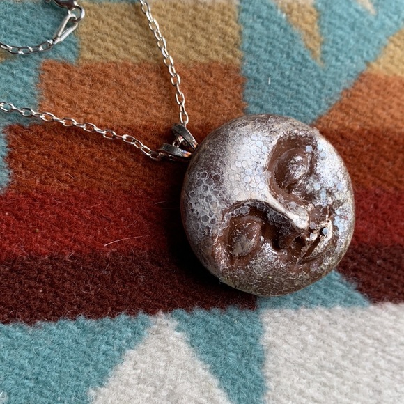 🌈❤️Unity and peace moon face necklace 18” sterling silver chain. 1” resin face. - Picture 4 of 9